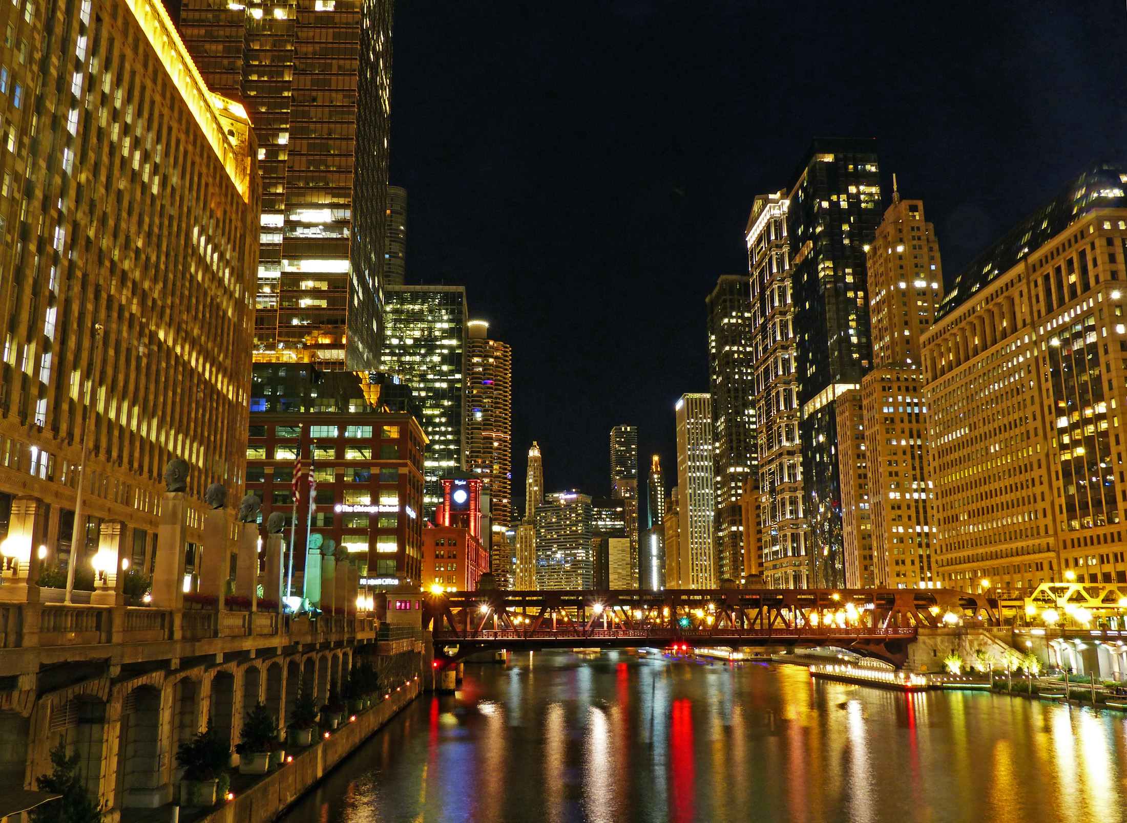 Chicago_River_North_bei_Nacht_1