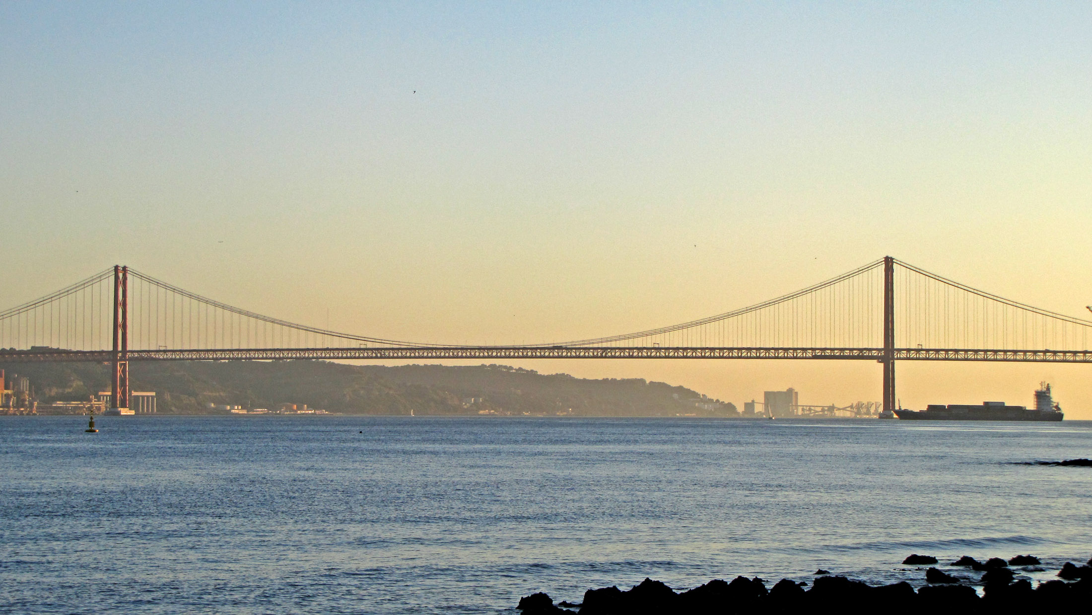 Lissabon_Ponte_25_de_Abril_1_pano