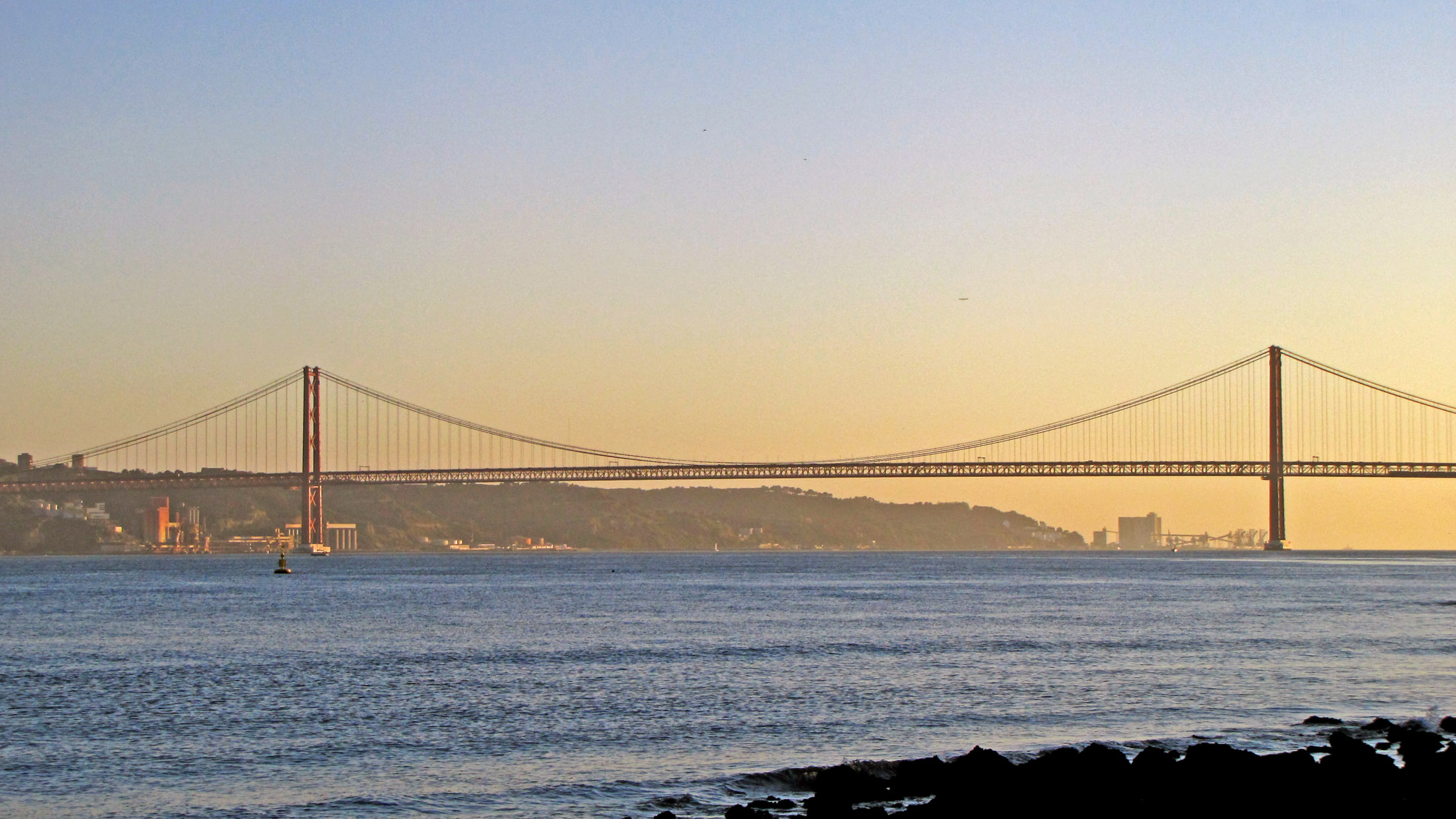 Lissabon_Ponte_25_de_Abril_3_pano