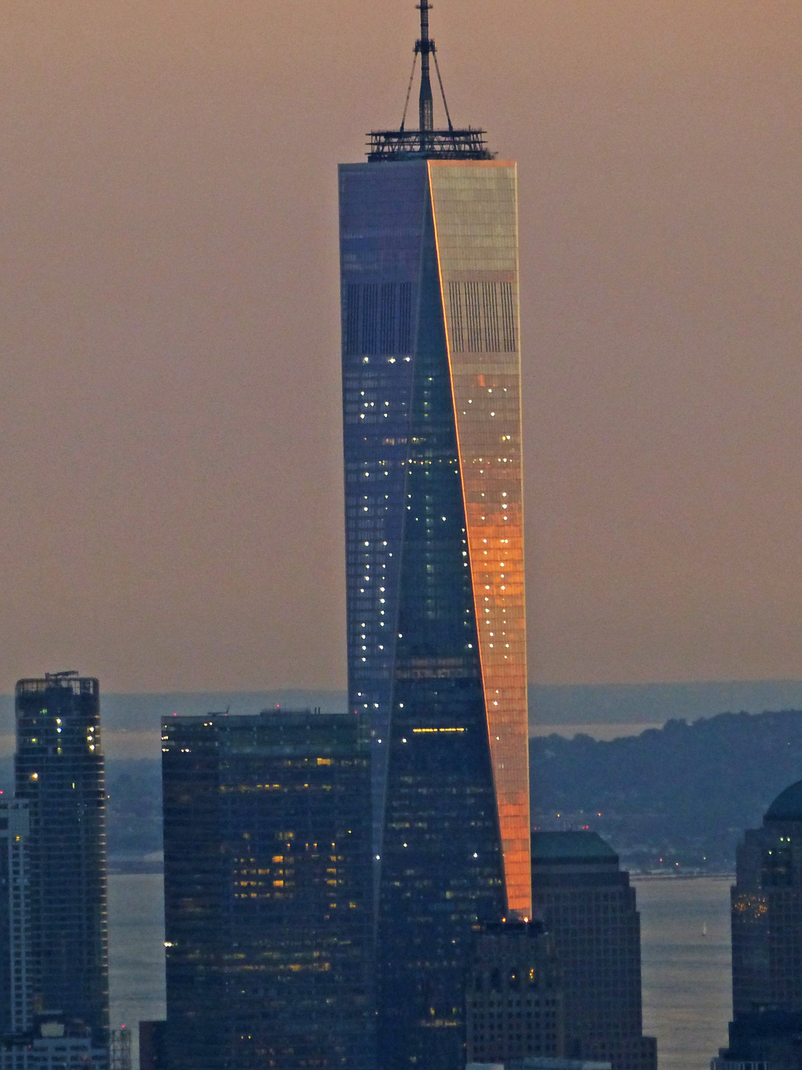 New_York_One_WTC_abends