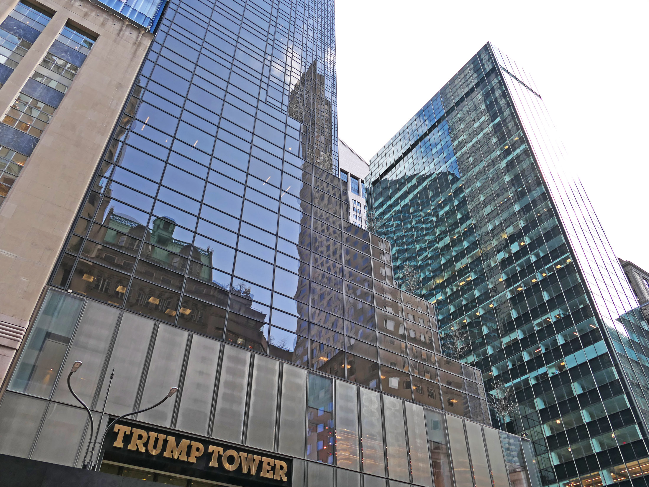 New_York_Trump_Tower_5th_Av_2