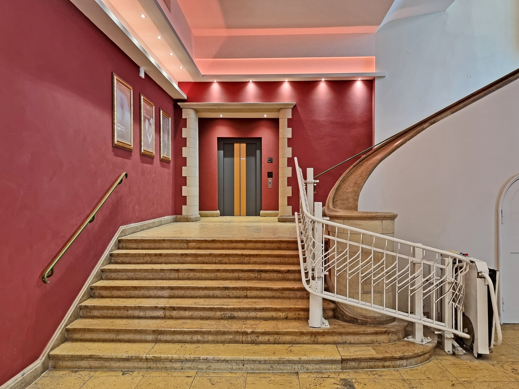 Stuttgart_Alter_Bahnhof_UFA_Metropol_20